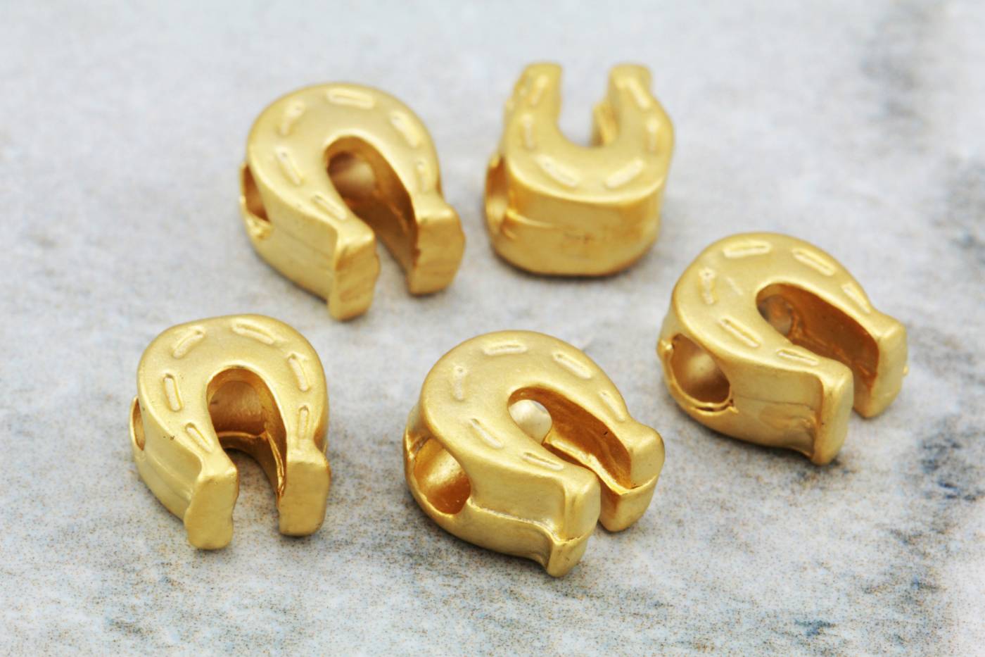 gold-plated-horseshoe-big-hole-charms