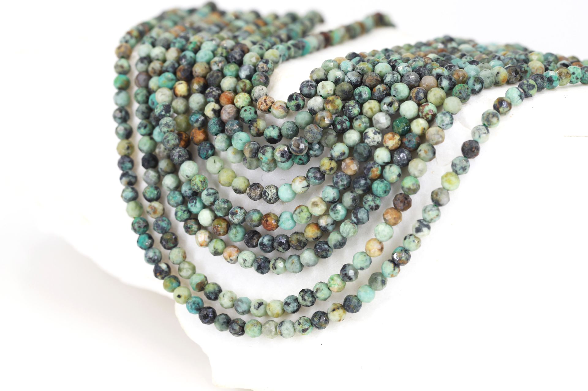 3mm-round-faceted-Phoenix-Turquoise-bead