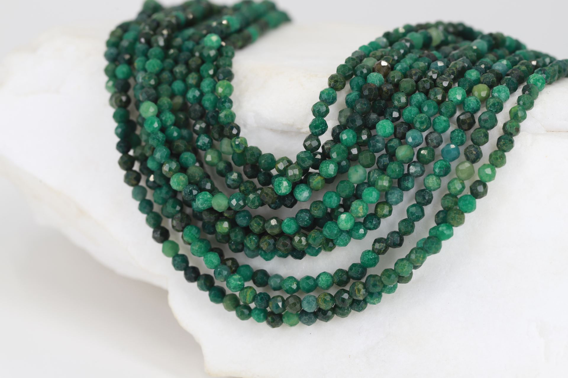 3mm-round-faceted-emerald-stone