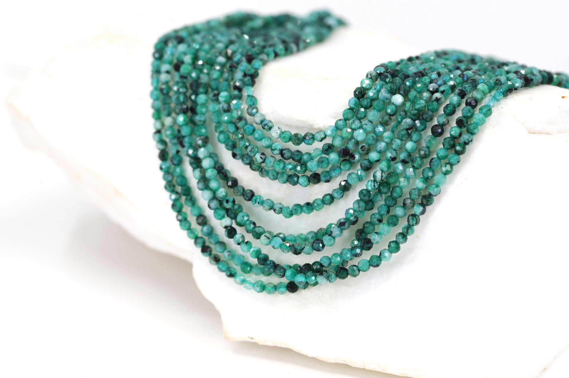 3mm-round-natural-stone-faceted-emerald