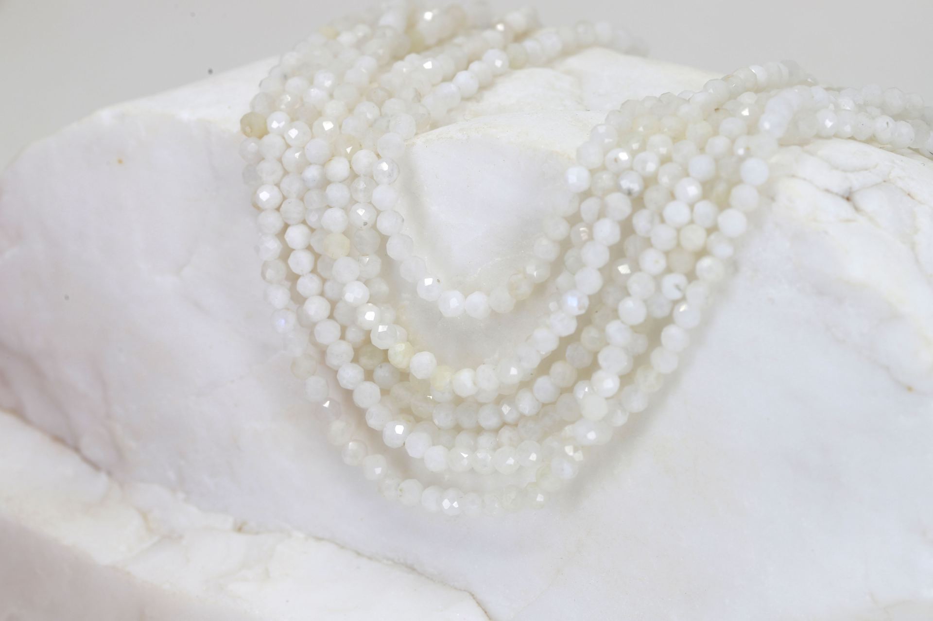 3mm-round-faceted-moonstone-stones