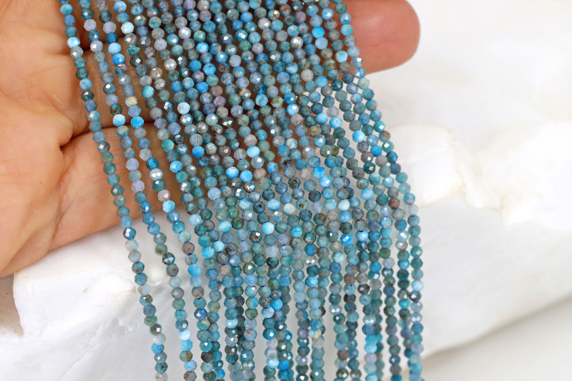 2mm-round-faceted-blue-apatite-beads