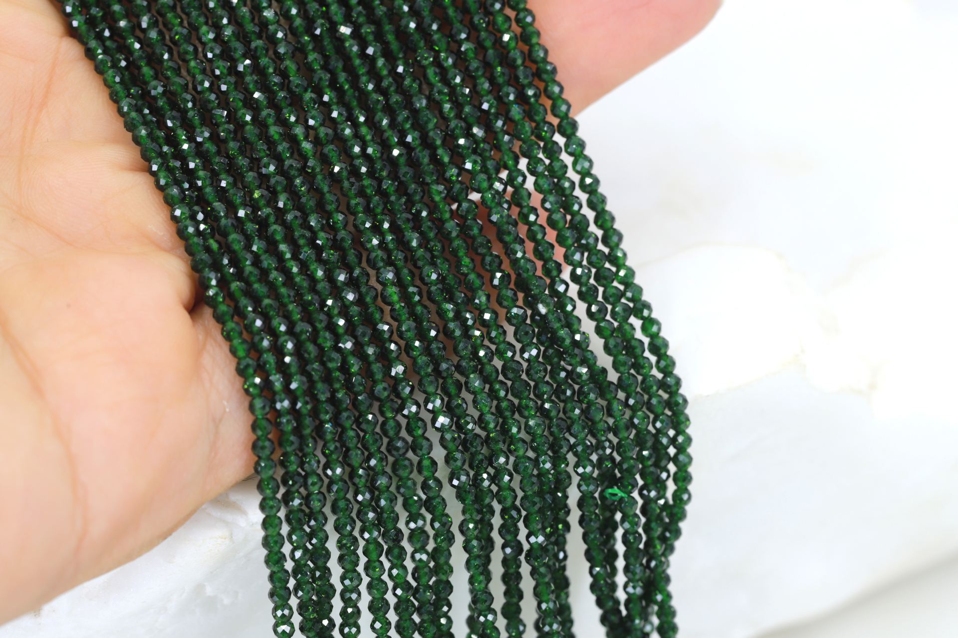 2mm-round-green-goldstone-faceted