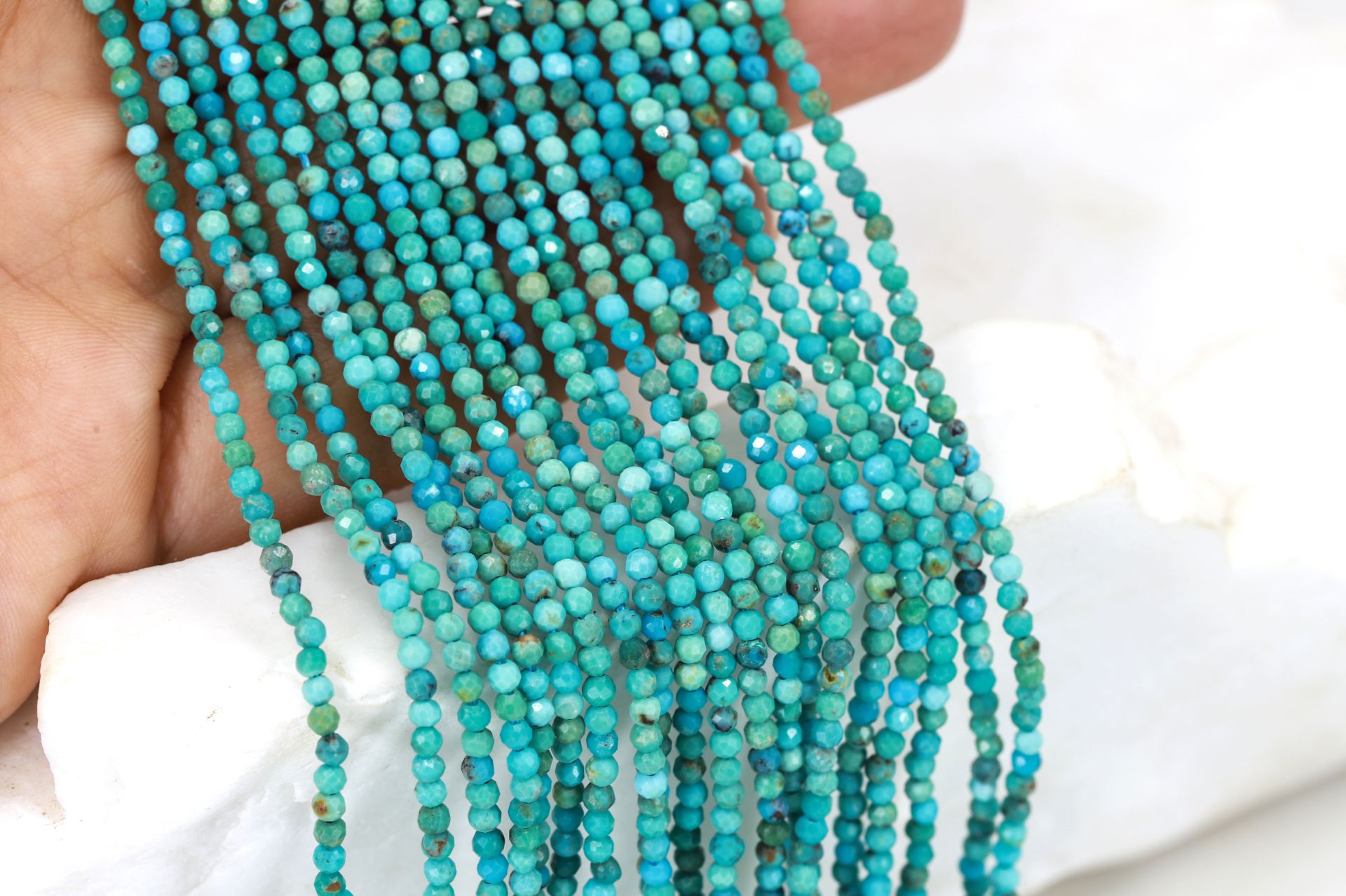 2mm-turquoise-round-faceted-beads