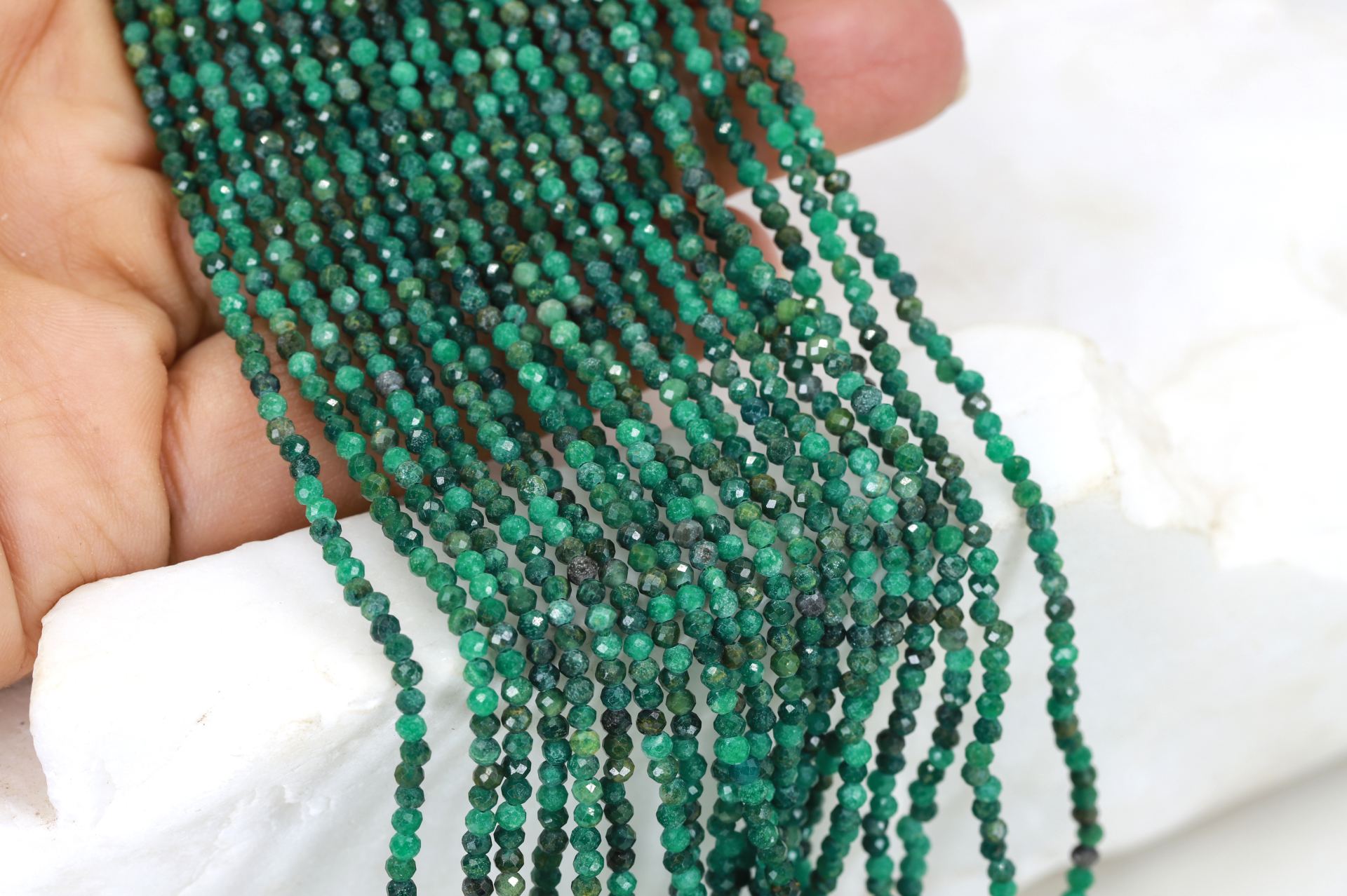 2mm-emerald-round-faceted-natural-stones
