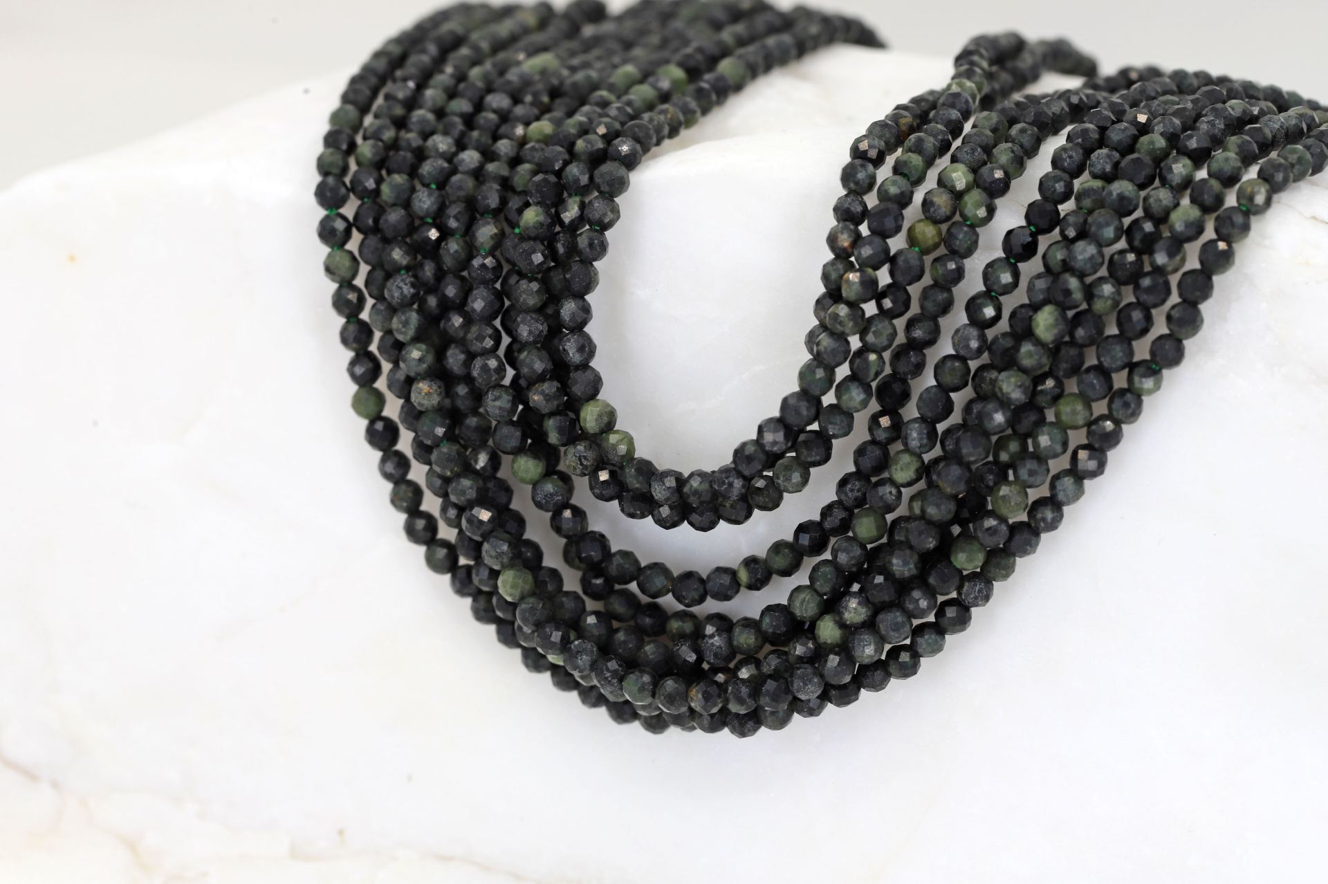 2mm-serpentine-natural-stones-beads