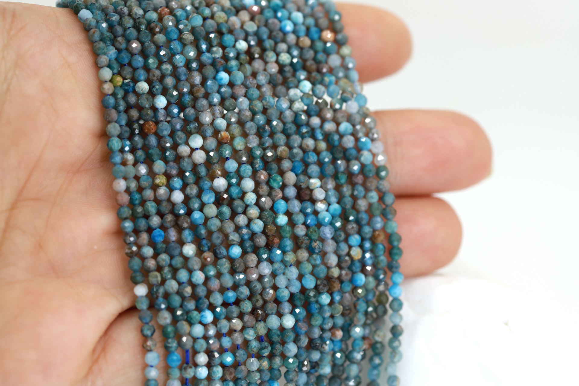 2mm-blue-apatite-round-beads-faceted