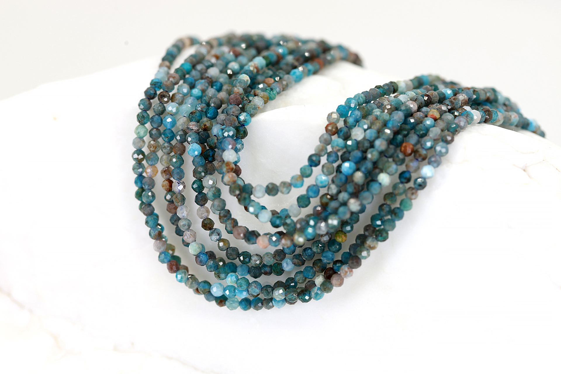 2mm-blue-apatite-natural-stones