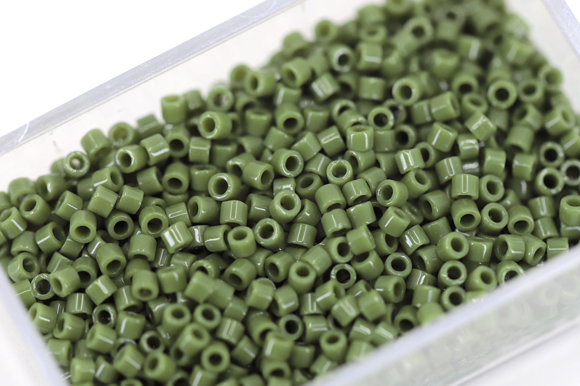 miyuki-delica-bead-opaque-green-db1135