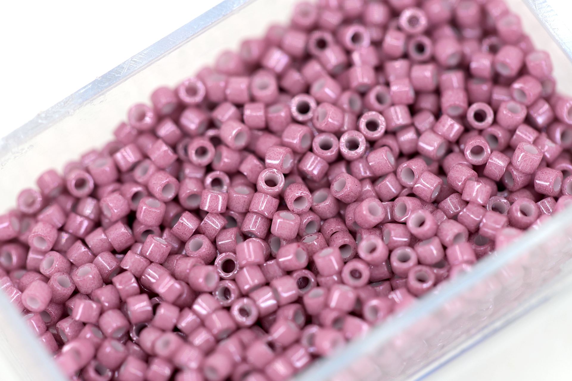 miyuki-delica-seed-bead-rose-db1376