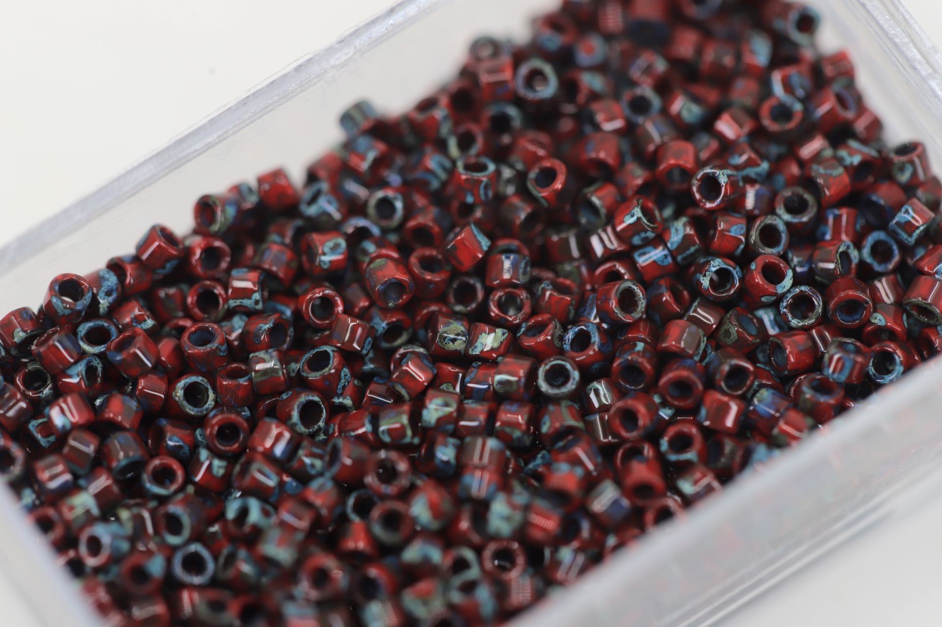 miyuki-delica-bead-red-garnet-db2263