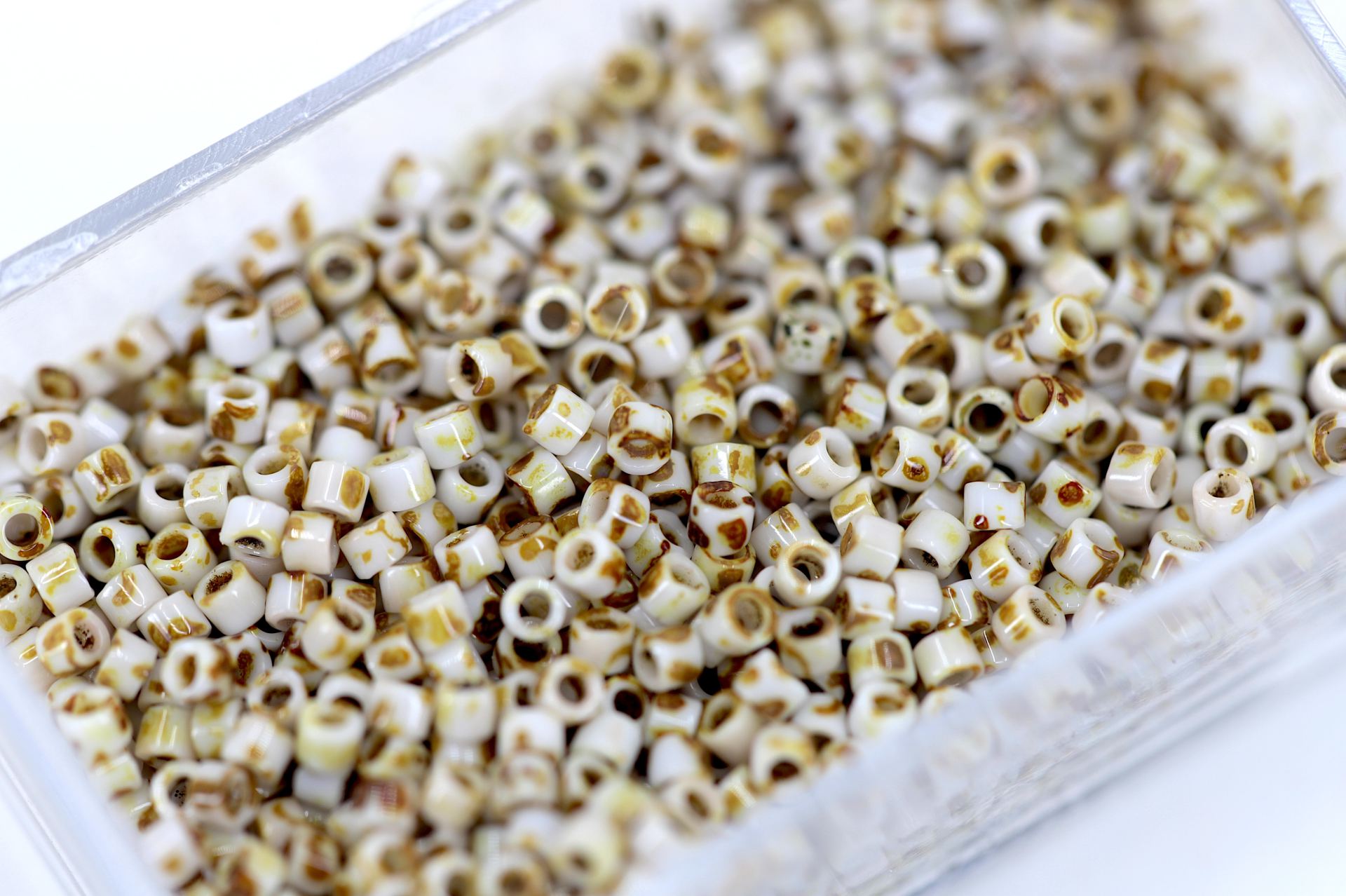 miyuki-delica-seed-bead-cream-db2262