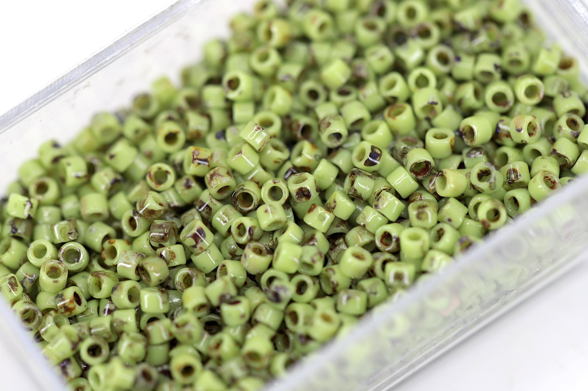 miyuki-delica-seed-bead-green-db2265