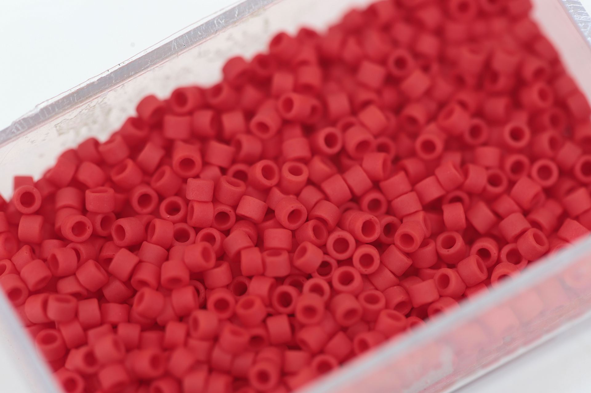 miyuki-delica-seed-bead-red-db753