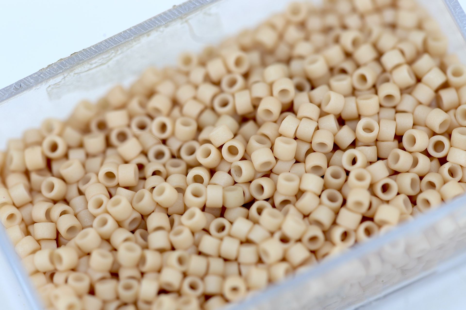 miyuki-delica-seed-bead-dark-cream-db389