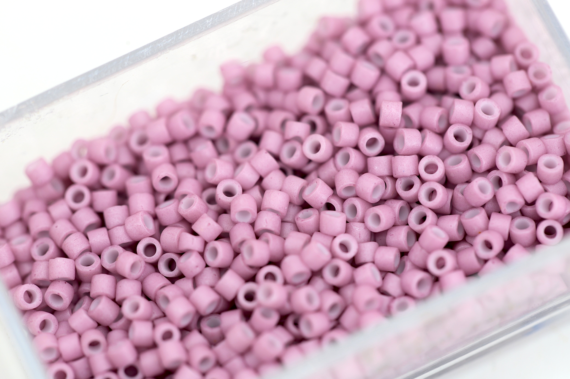 miyuki-delica-glass-seed-bead-rose-db800