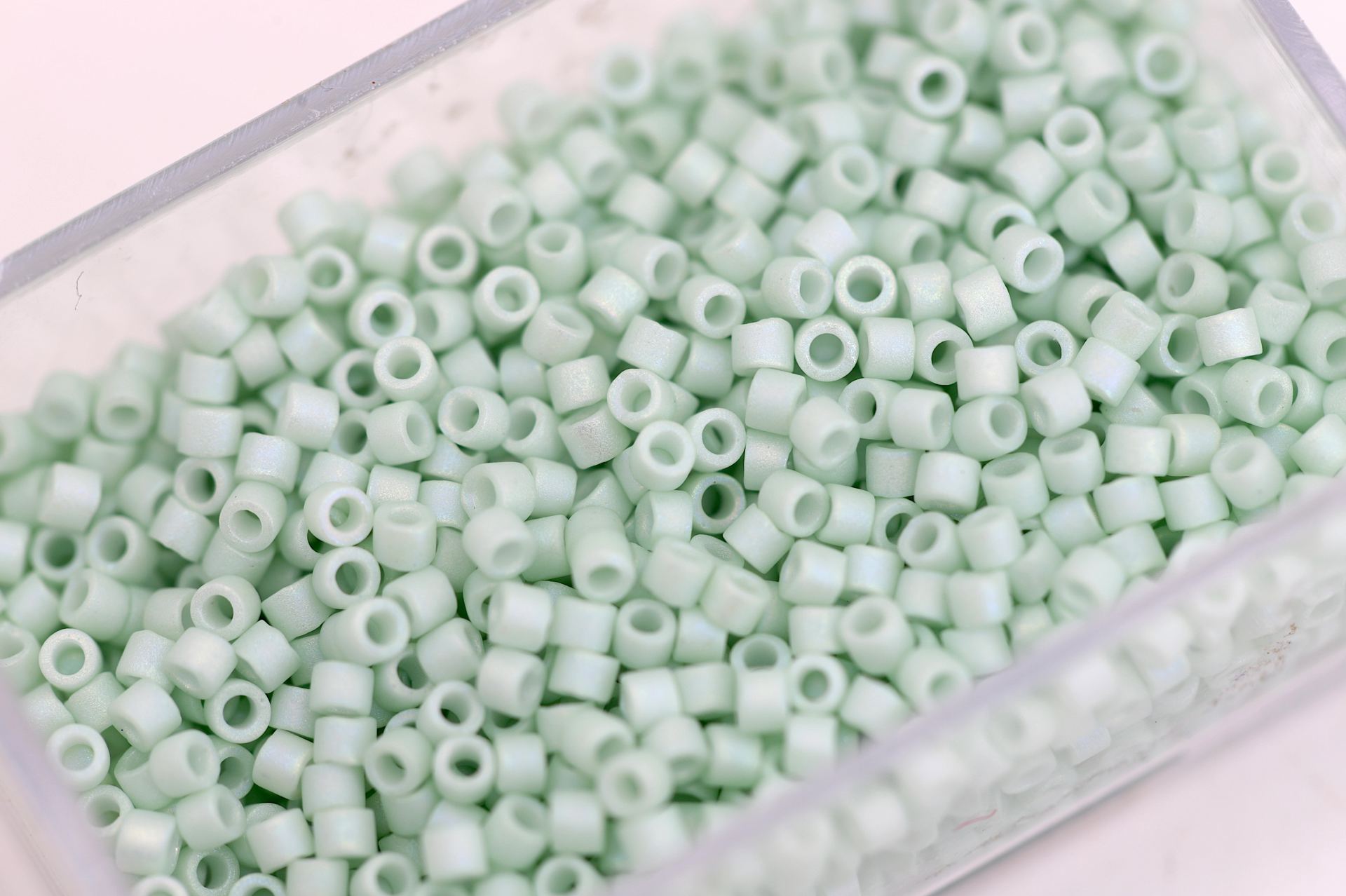 miyuki-delica-seed-bead-mint-db1526