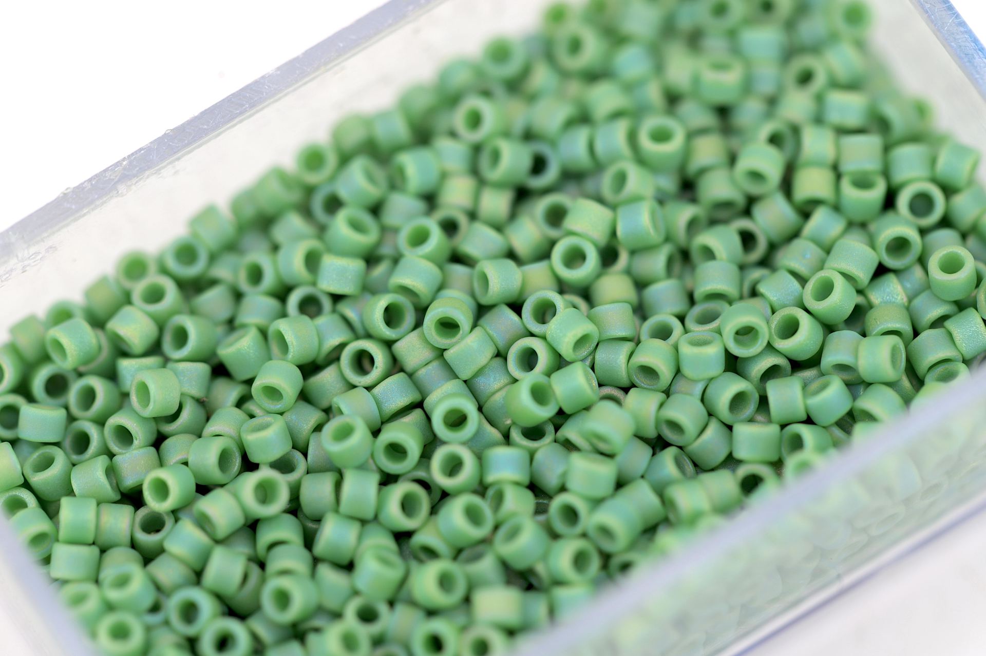 miyuki-delica-seed-bead-green-db877