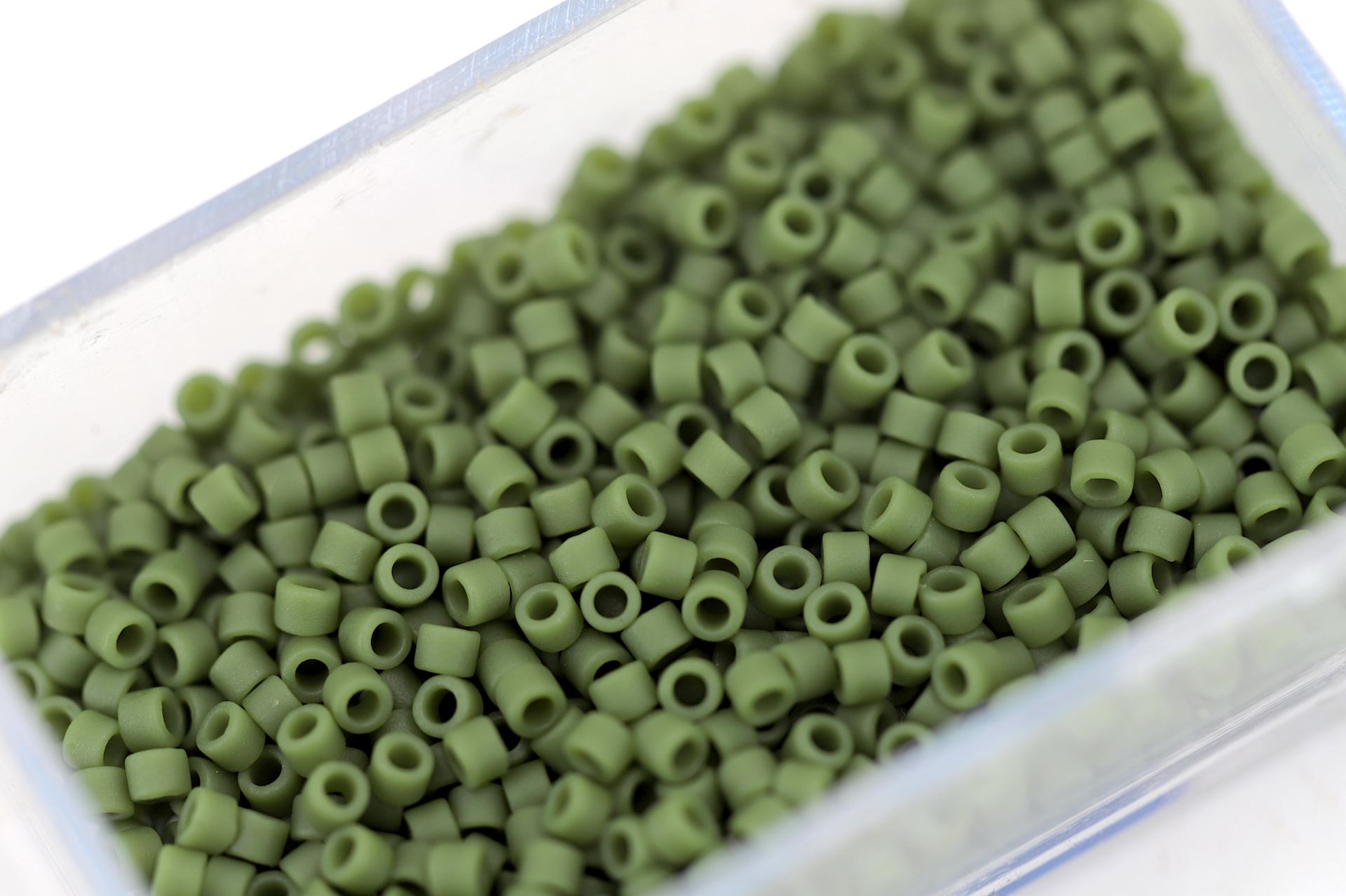 miyuki-delica-bead-avocado-green-db1585