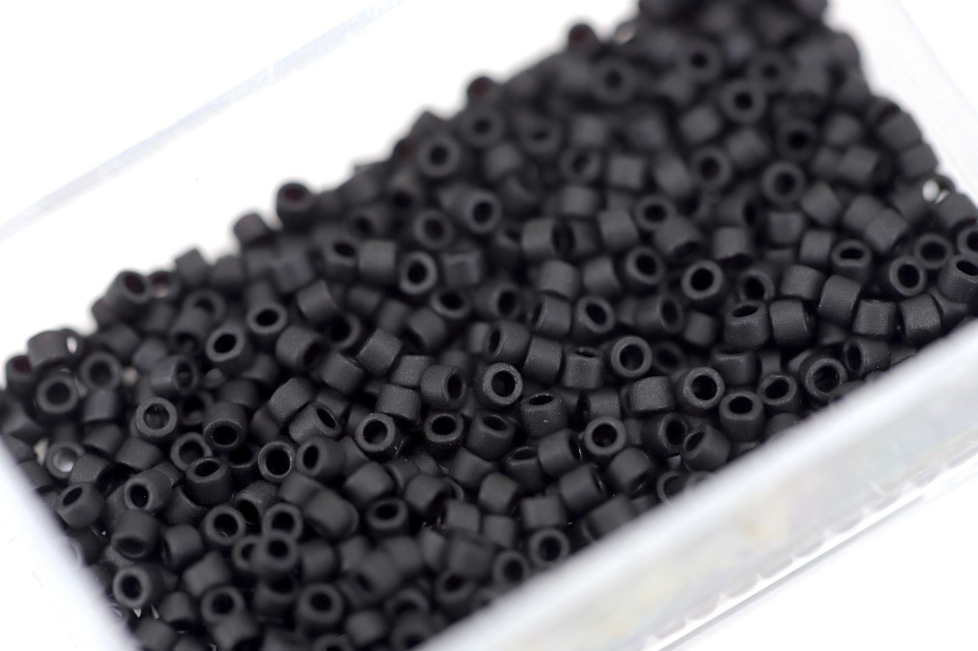 miyuki-delica-seed-bead-black-db310