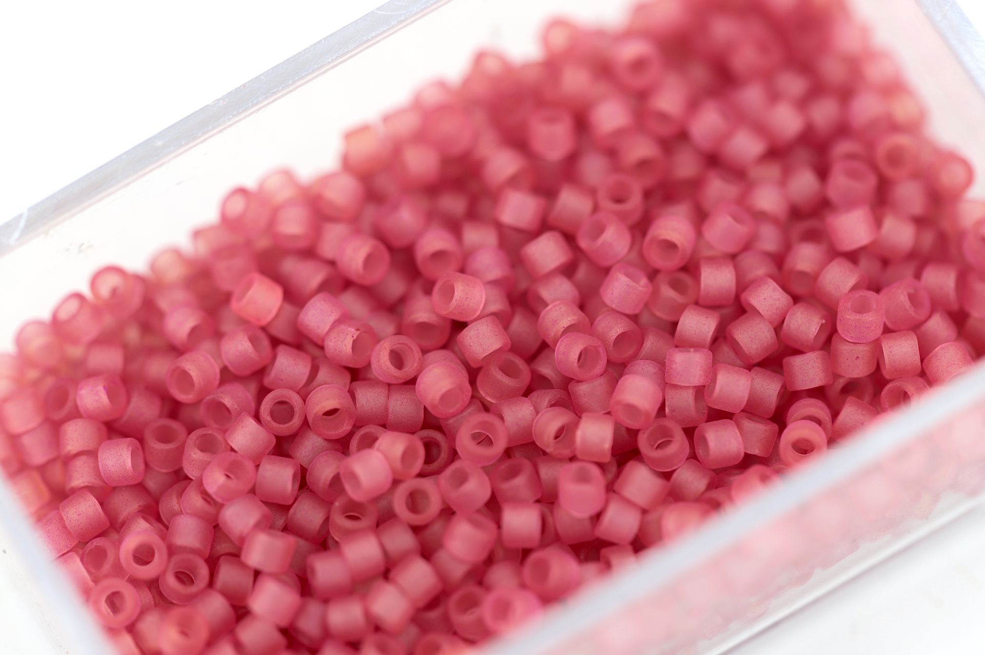 miyuki-delica-seed-bead-fuchsia-db778