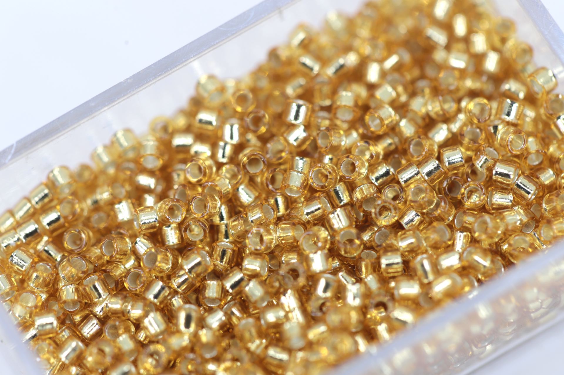 miyuki-delica-glass-seed-bead-gold-db42