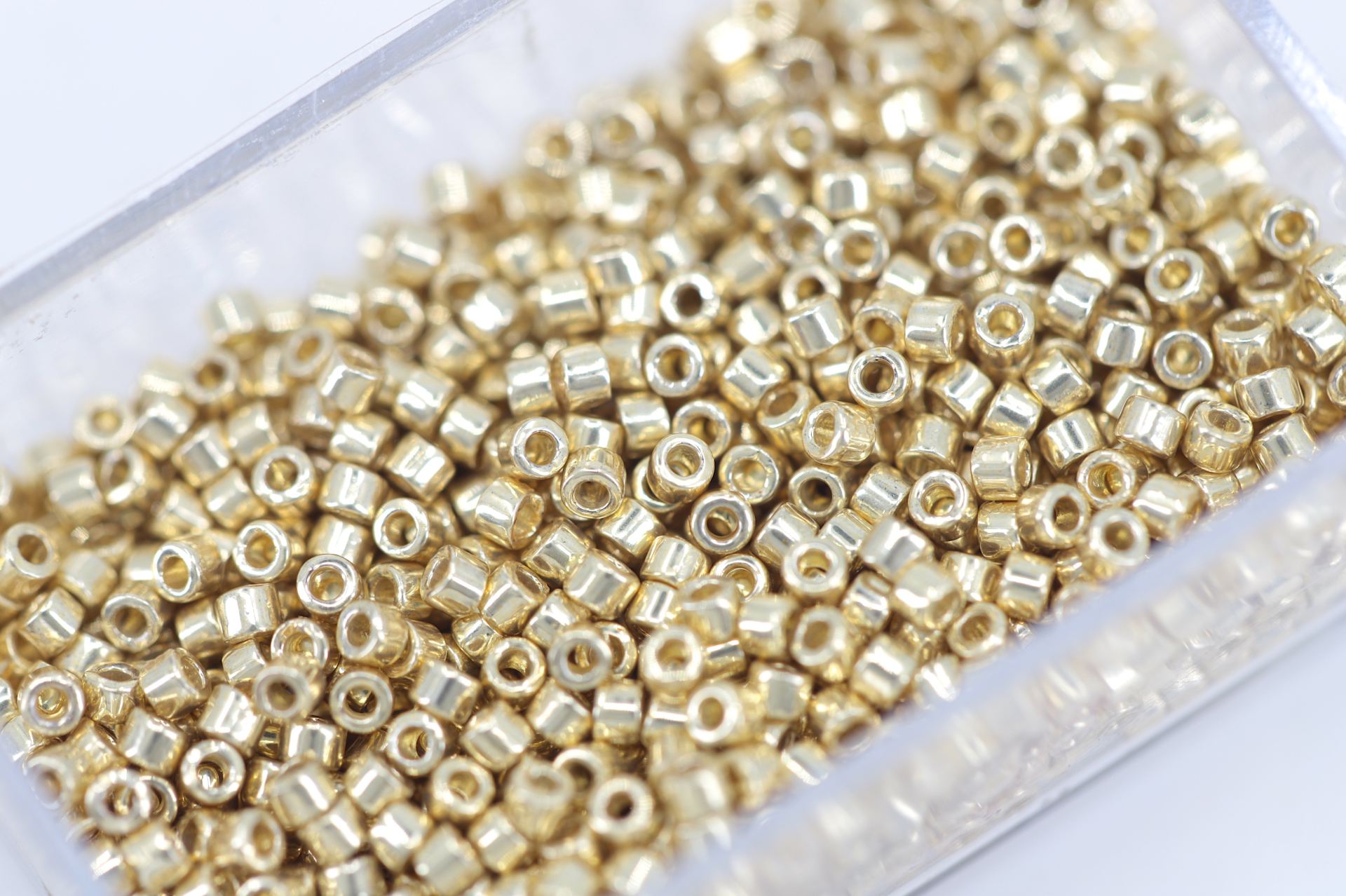 miyuki-delica-seed-bead-pale-gold-db2501