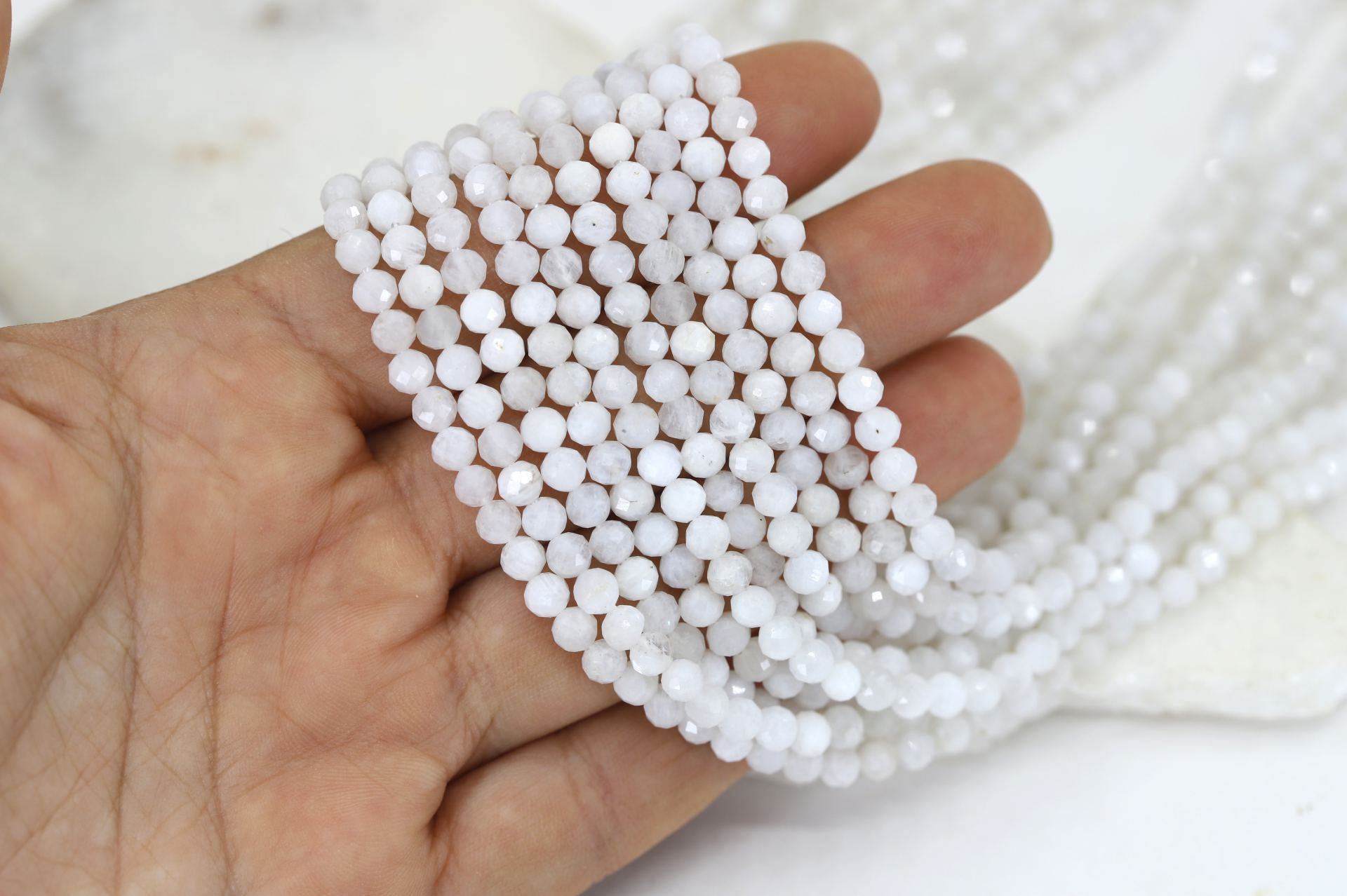 4mm-round-moonstone-gemstone-beads
