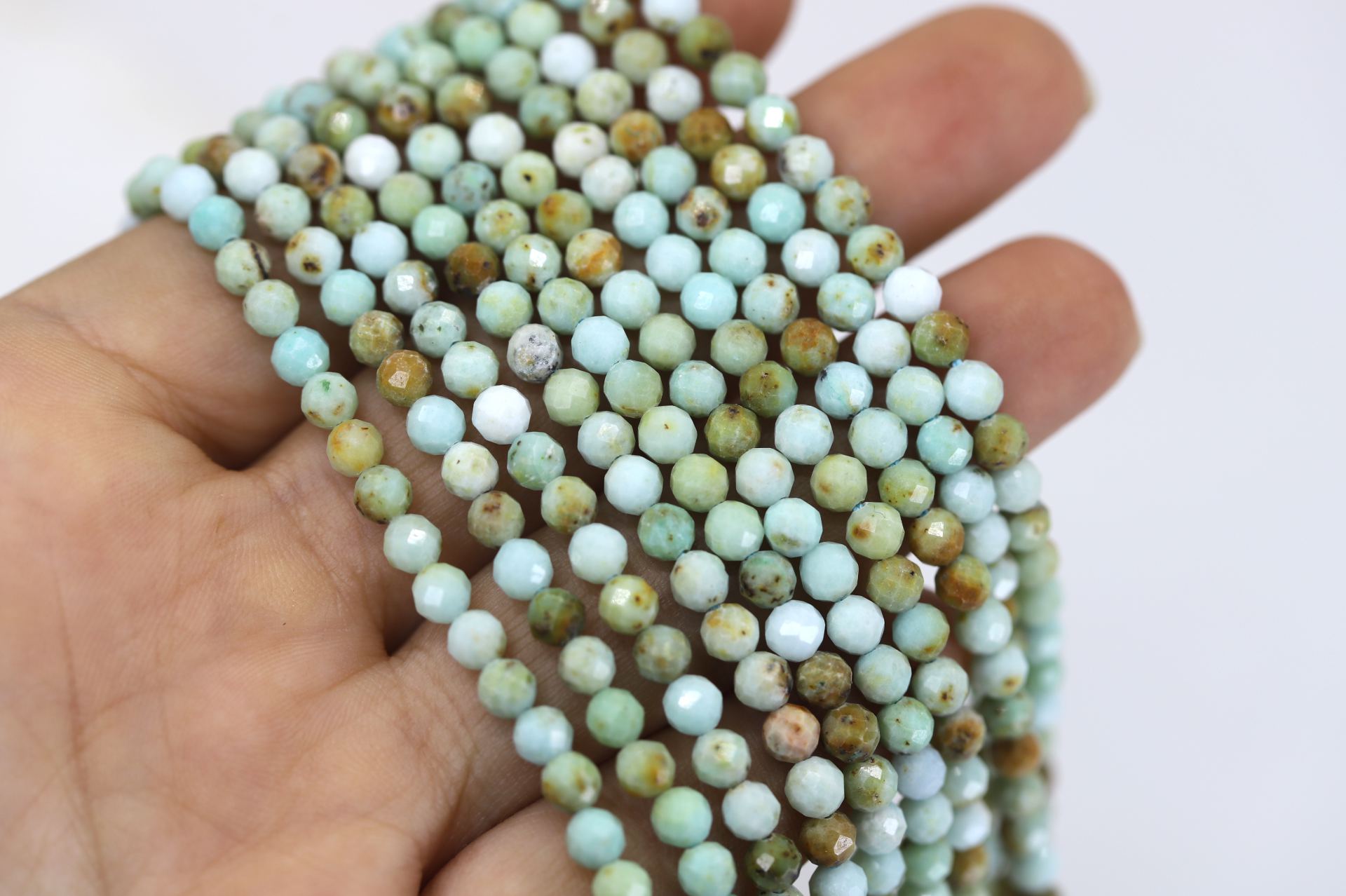4mm-faceted-round-phoenix-turquoise-bead