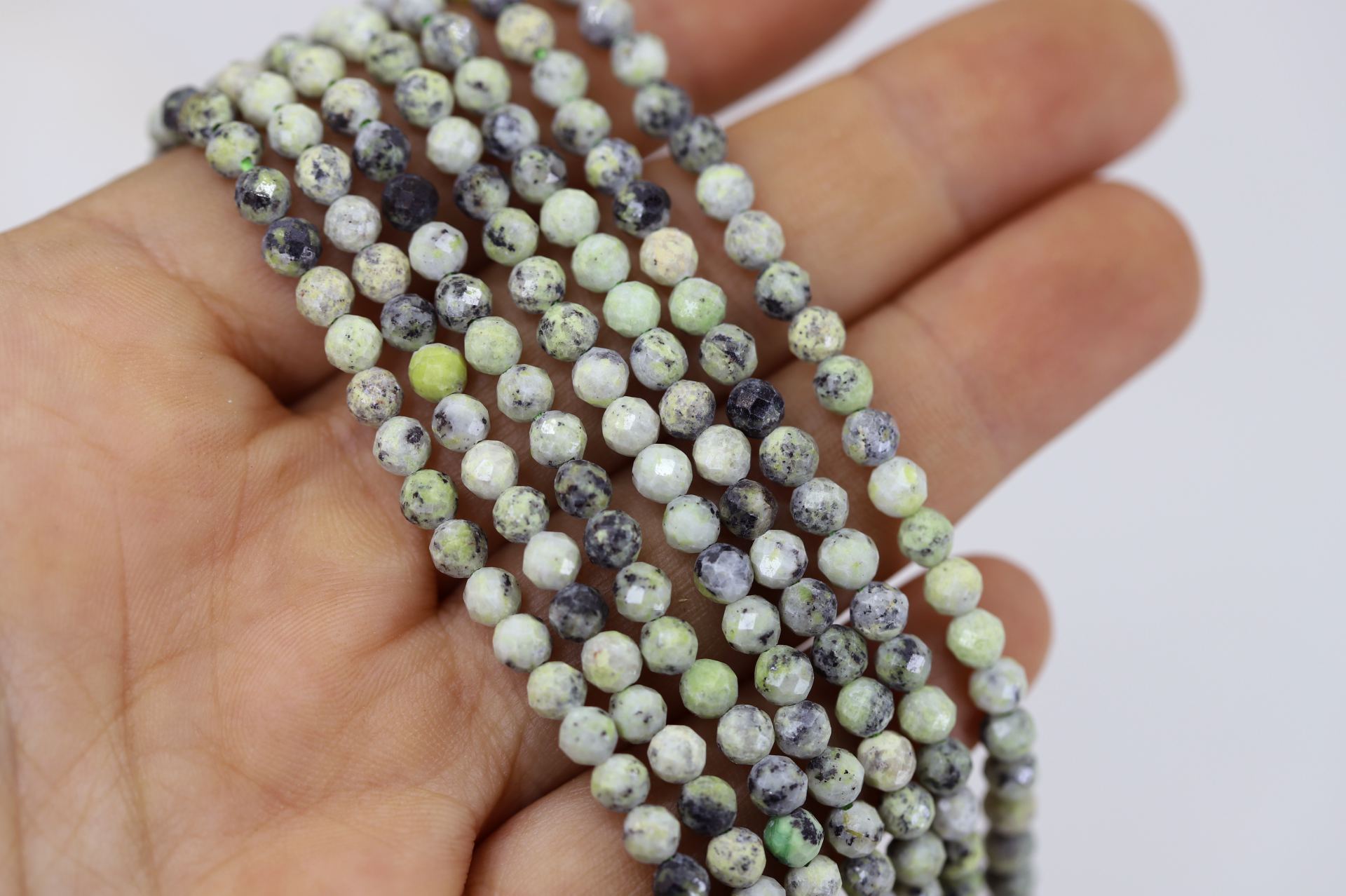 4mm-faceted-round-serpentine-beads