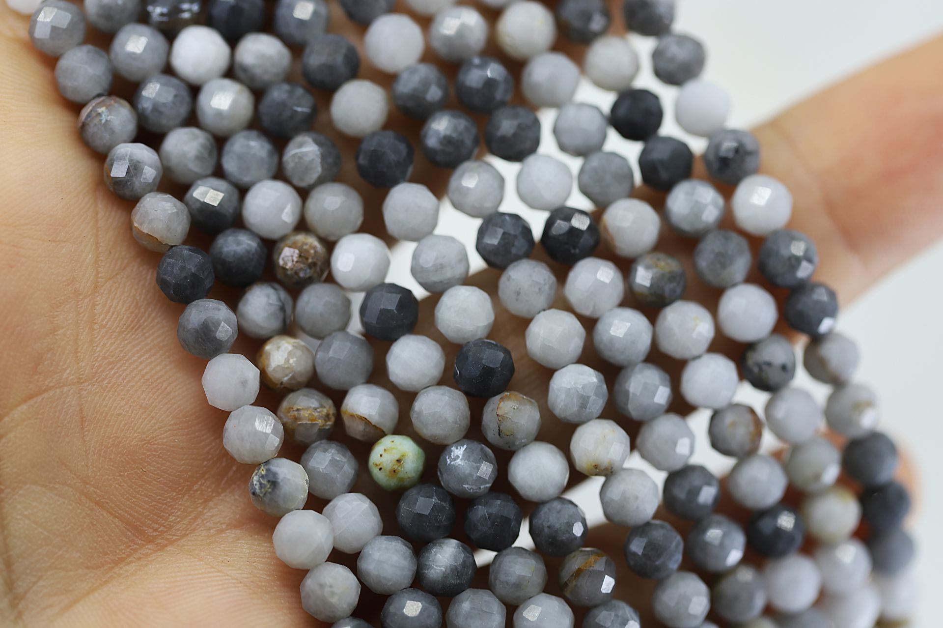 4mm-hawkeye-quartz-natural-stone-strand