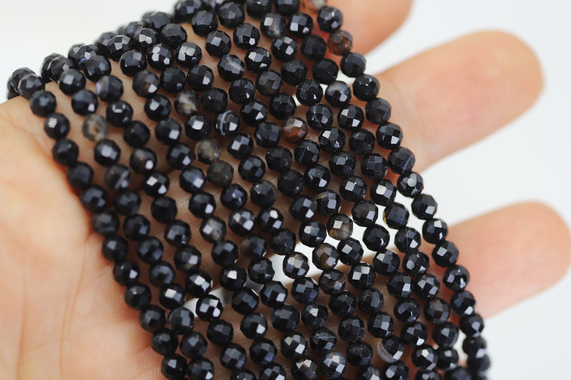 4mm-faceted-round-black-agate-beads