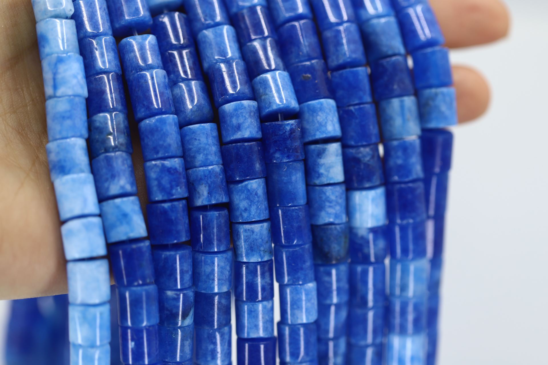 8mm-barrel-blue-dyed-cylinder-beads