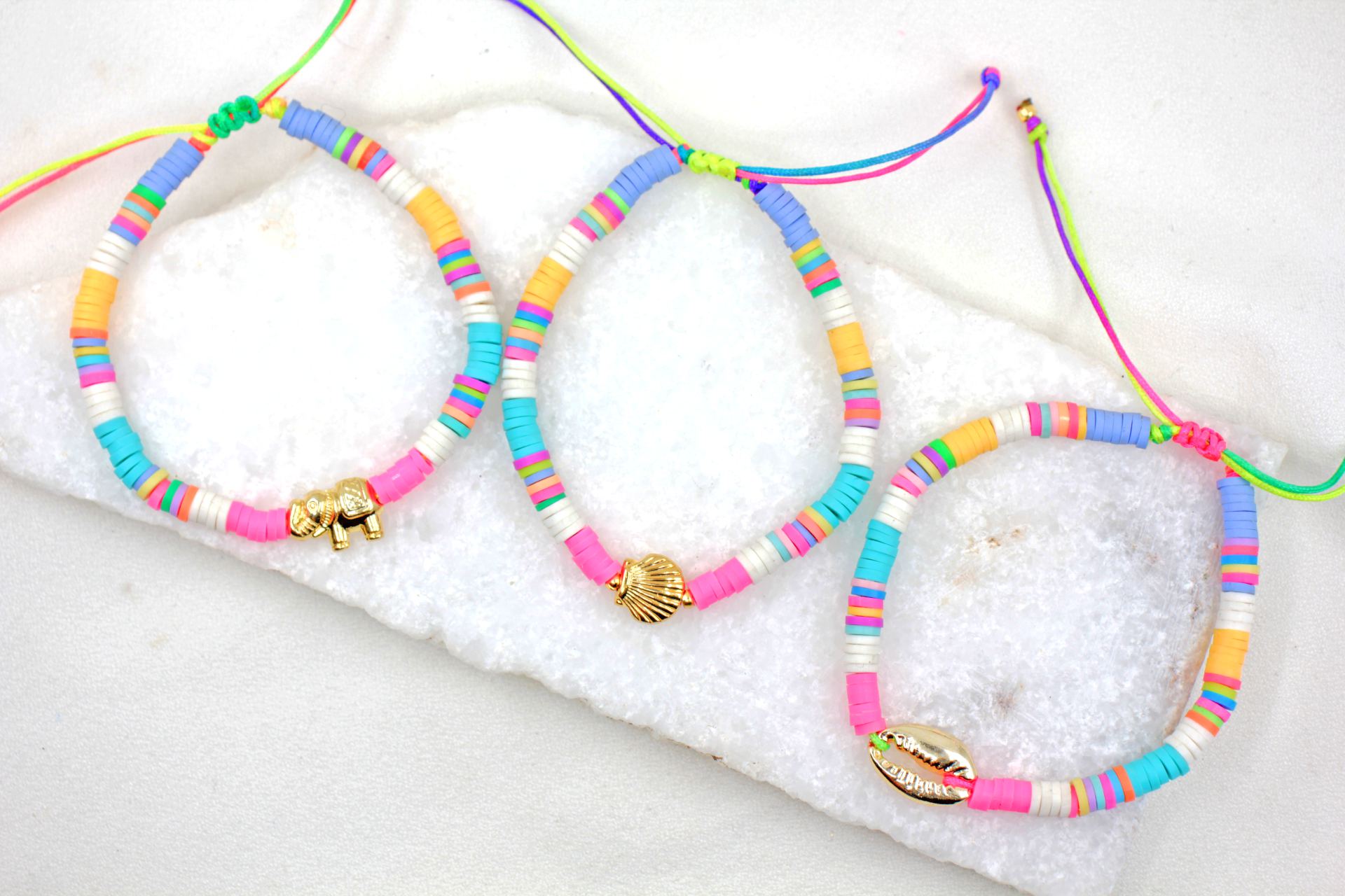 gold-shell-charm-bracelet