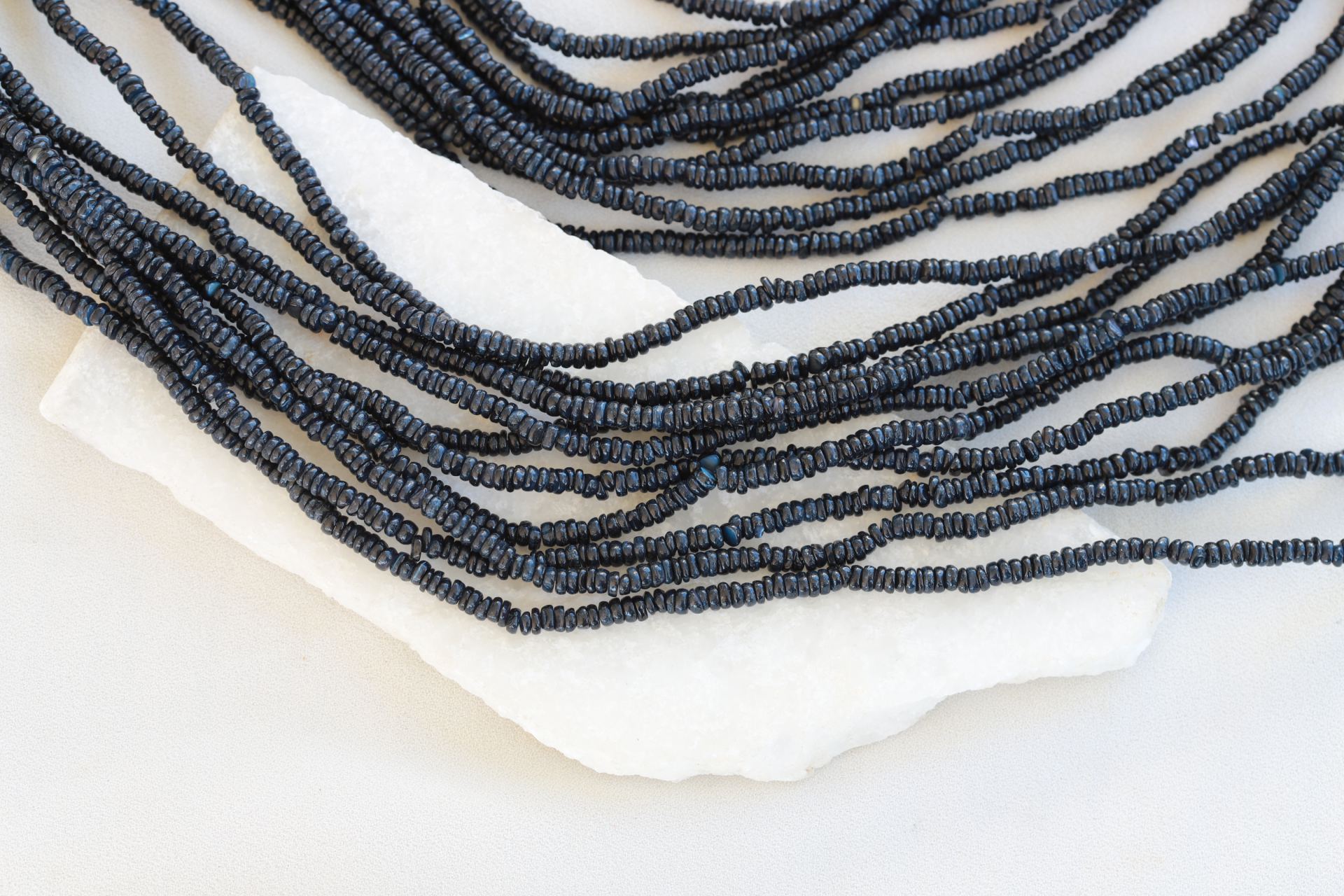 4mm-night-blue-shell-beads-cchange