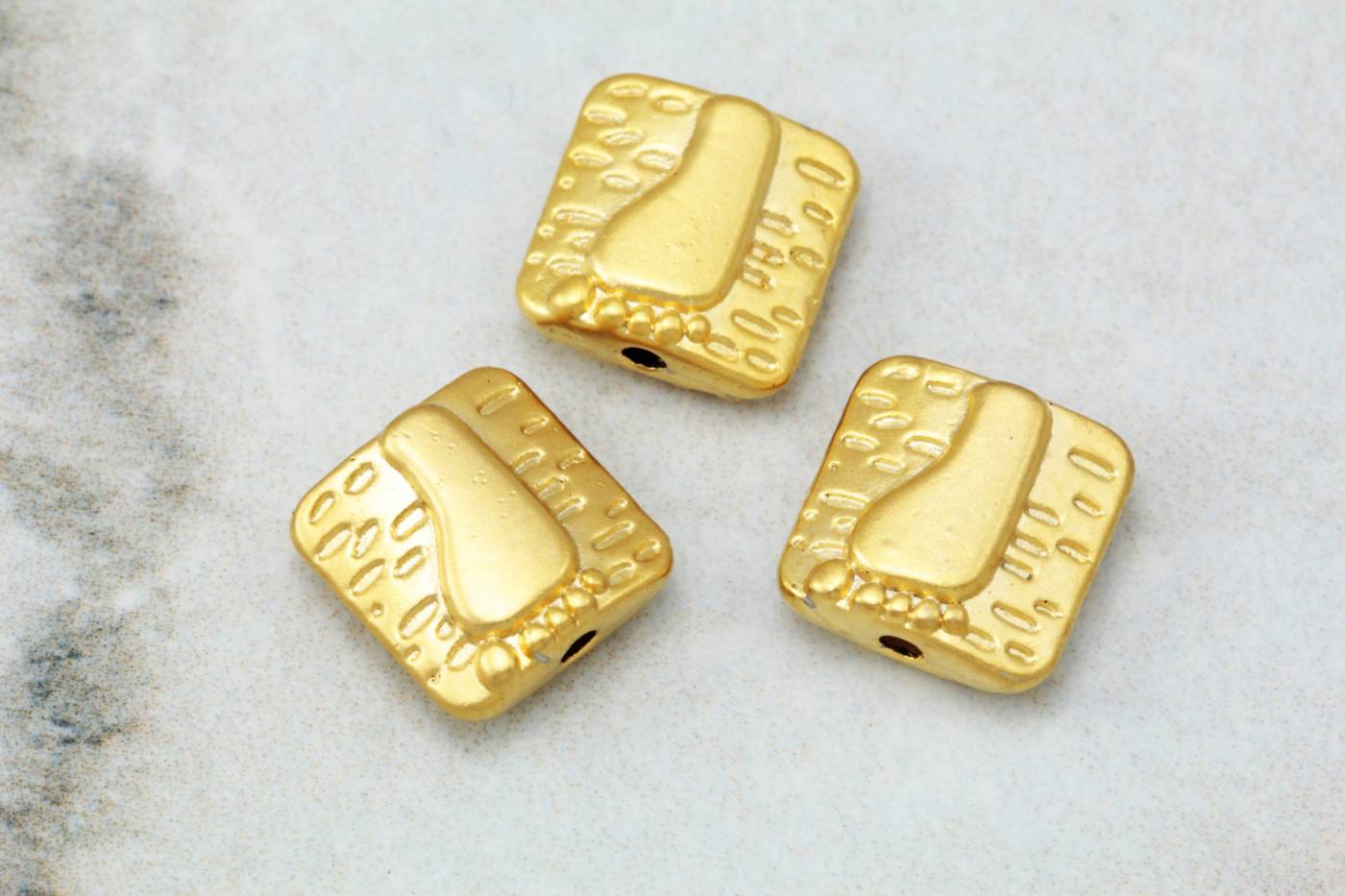 gold-plated-square-shape-footprint-charm
