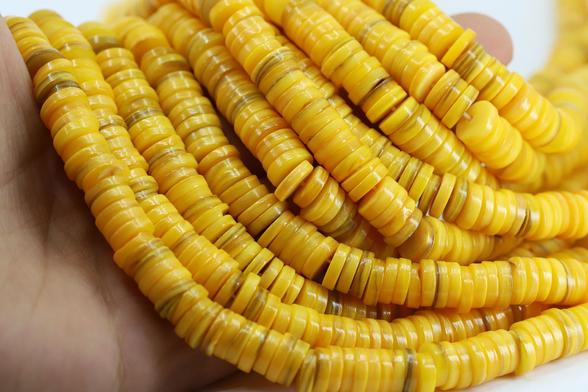 8mm-bright-yellow-shell-beads-cchange
