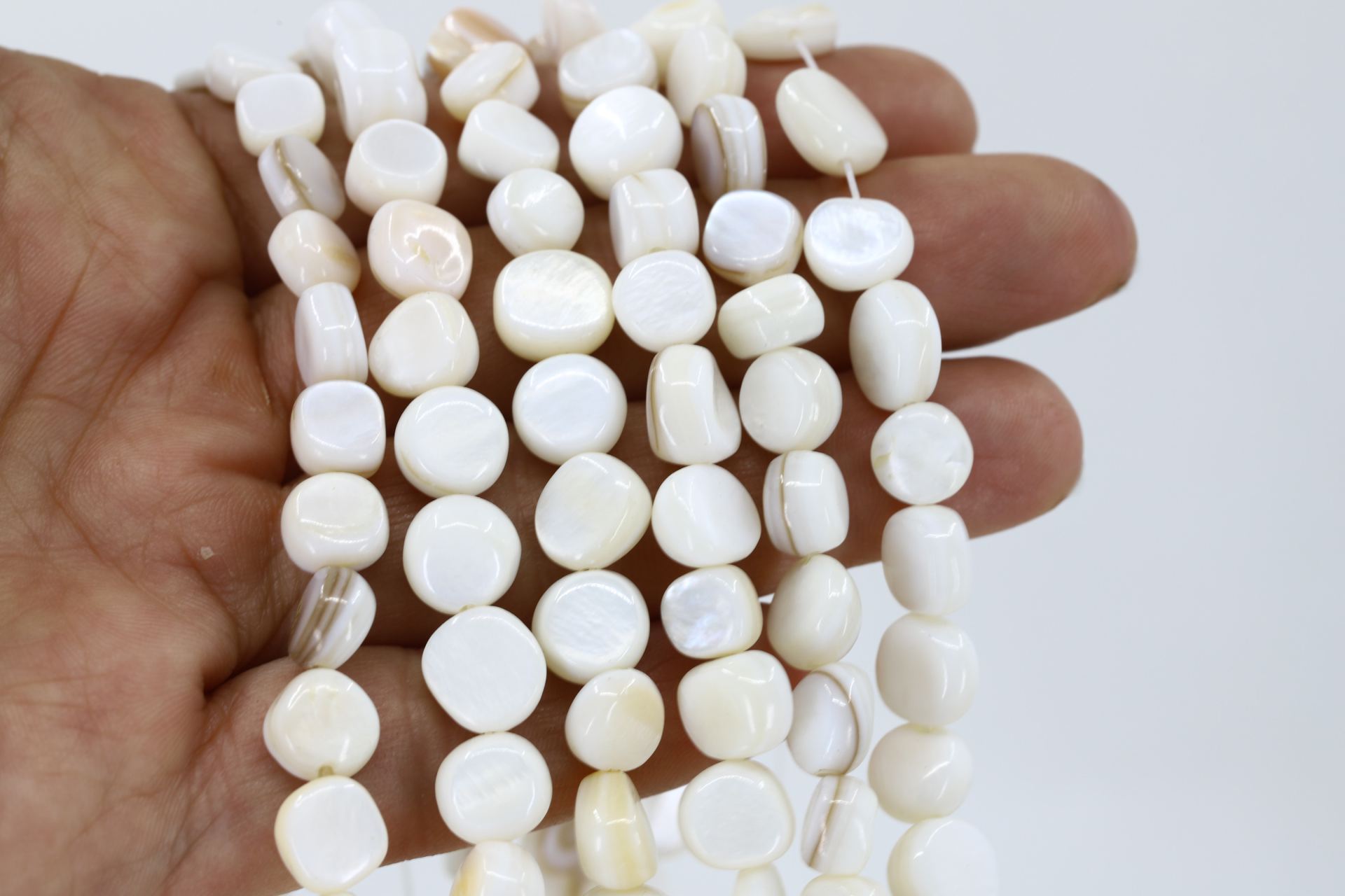 8mm-white-shell-asymmetric-flat-round
