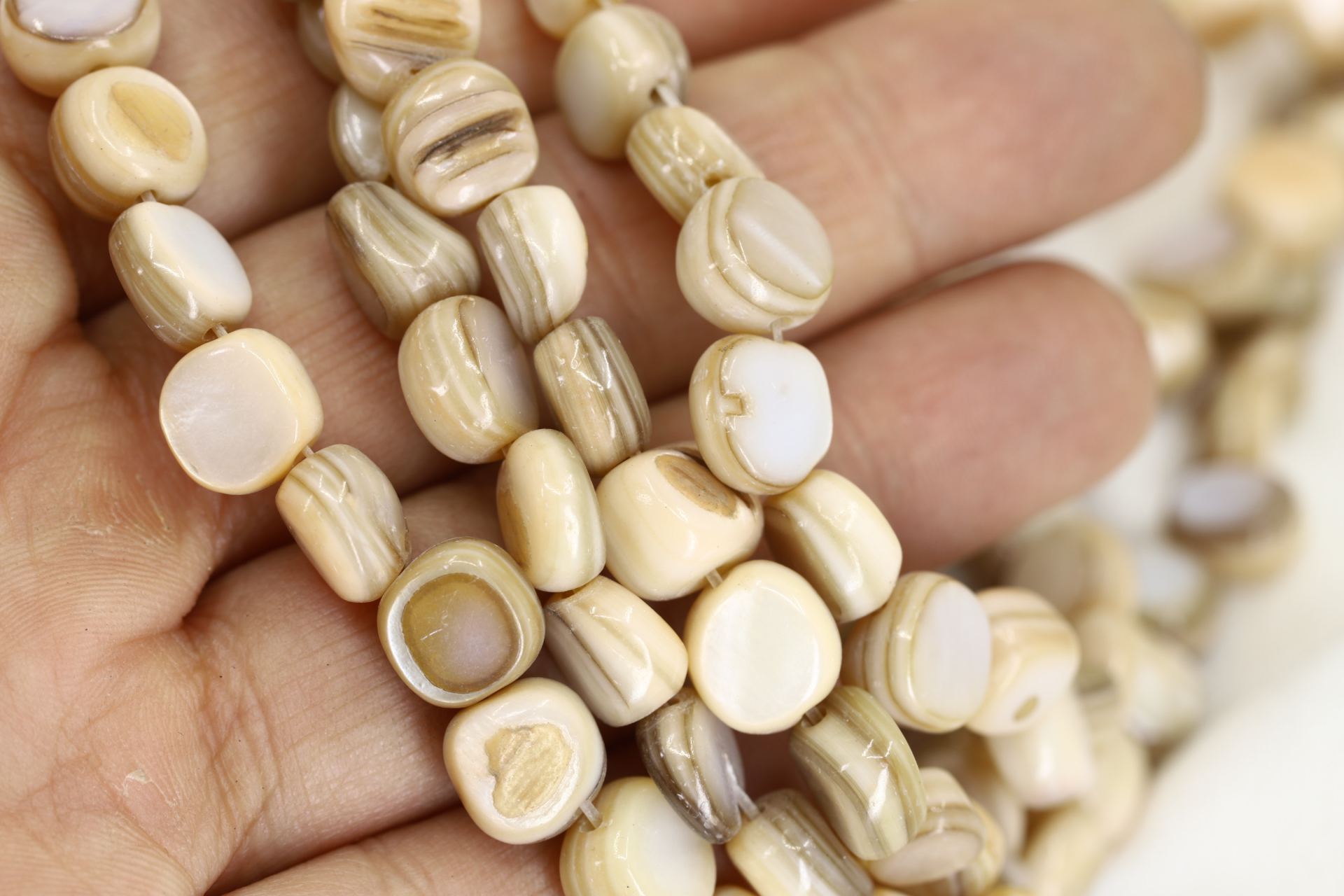 beige-asymmetric-shell-beads-flat-round