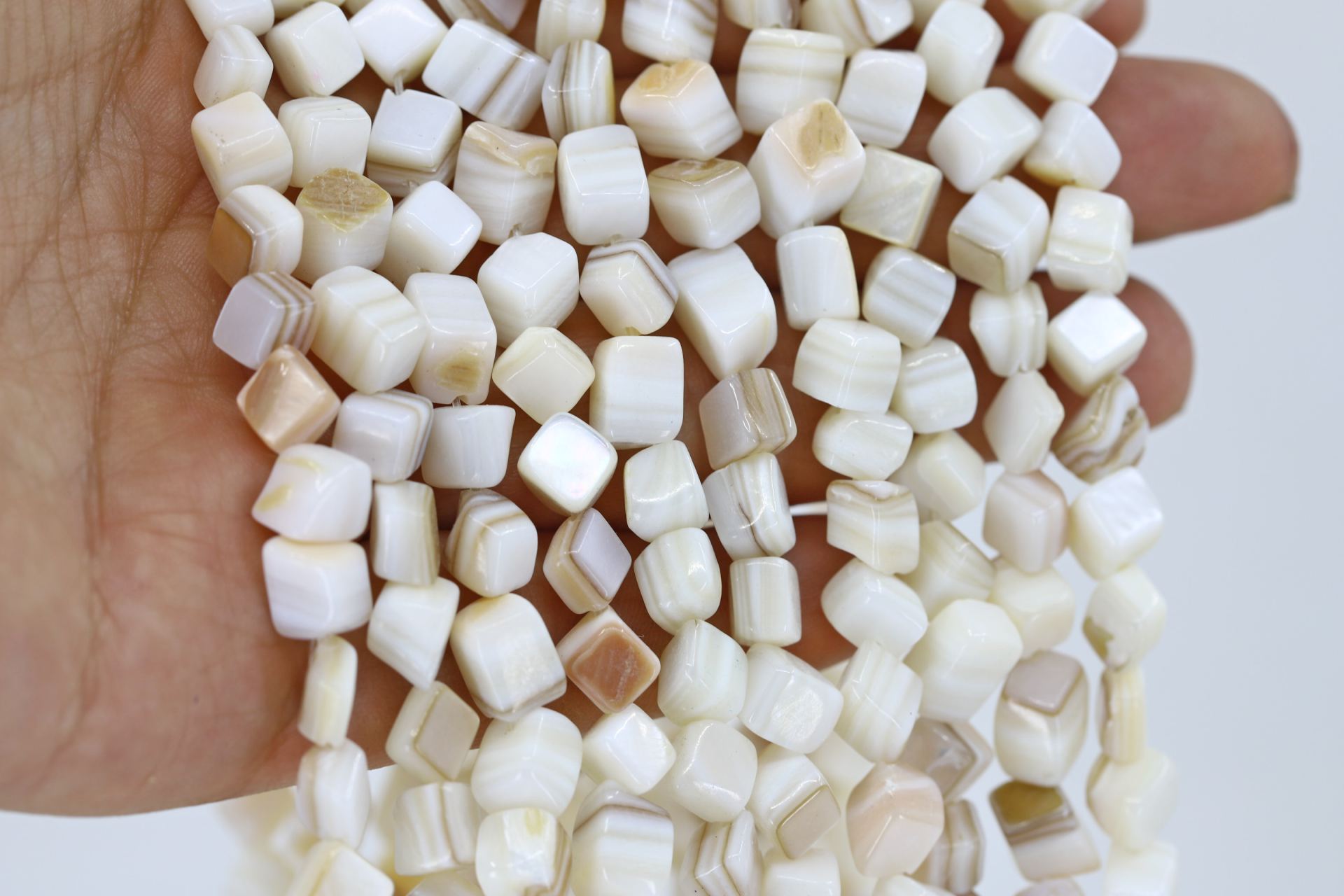 8mm-white-shell-pyramid-flat-round