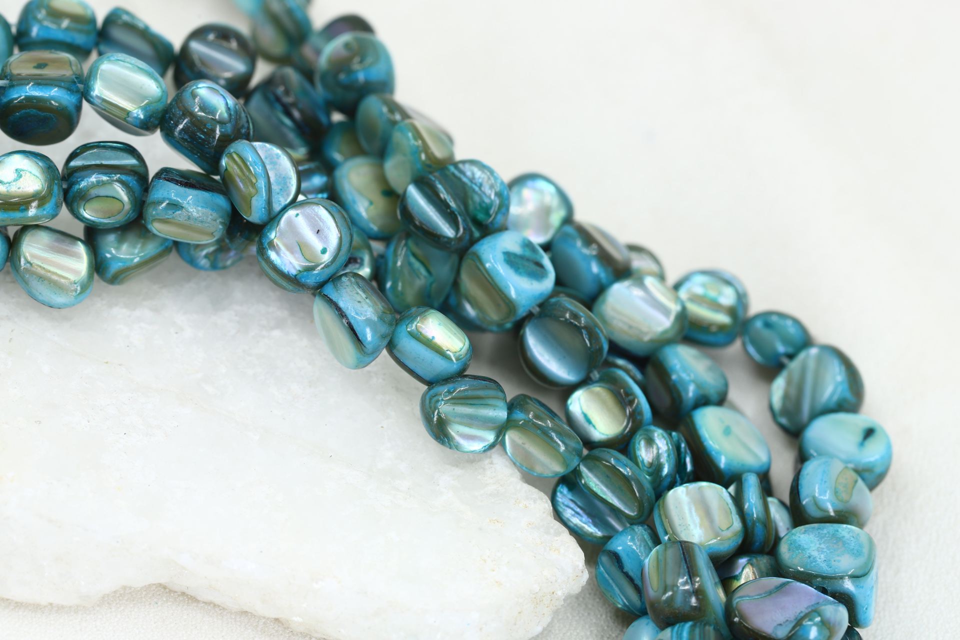 turquoise-shell-beads-flat-round