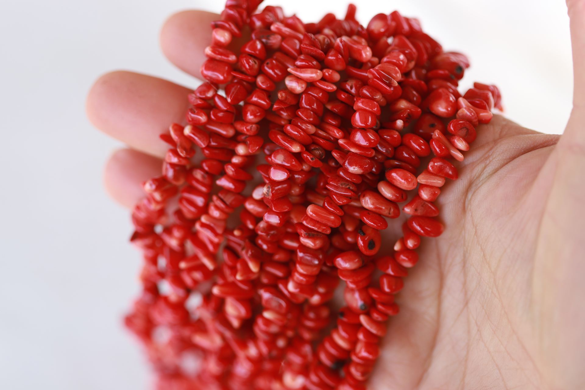 7mm-natural-coral-small-chip-strand