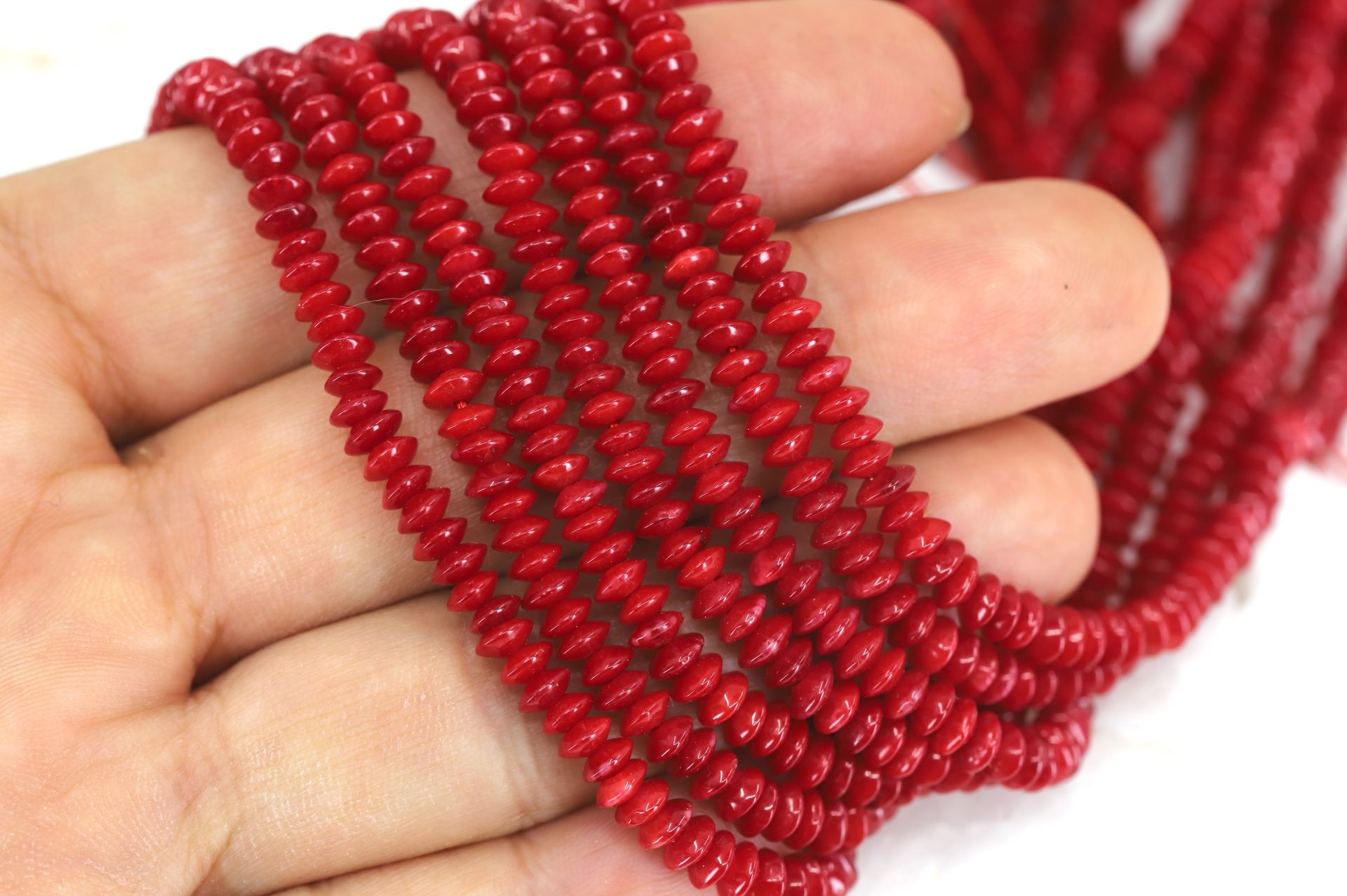 4mm-natural-coral-saucer-red-strand