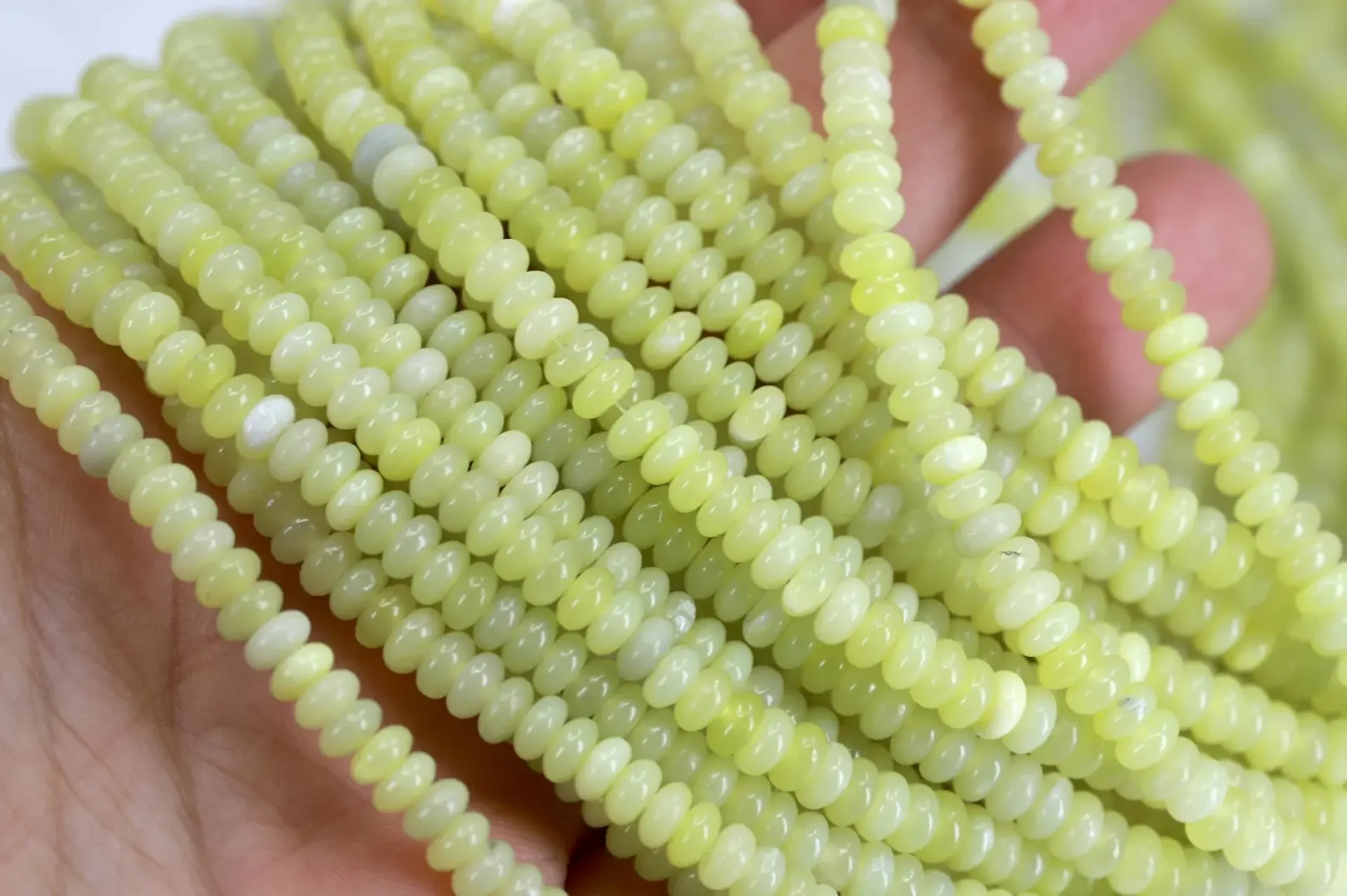 4x2mm-serpentine-jade-bead-strand.