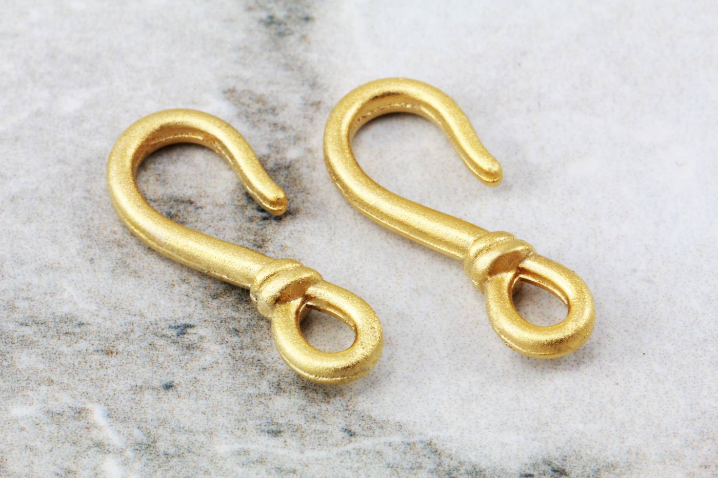 gold-plated-metal-fish-hook-end-clasps