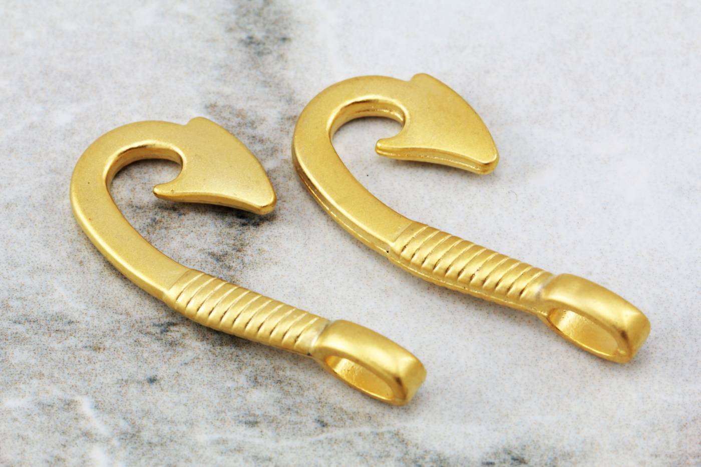 gold-metal-fish-hook-jewelry-end-clasp