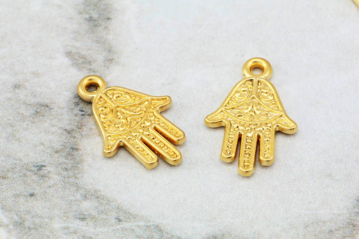 gold-jewelry-pendants-europe-supplies