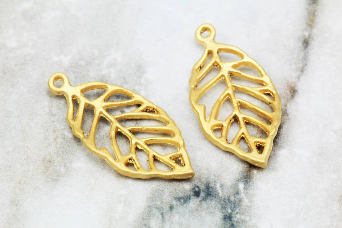 gold-plate-metal-small-tiny-leaf-pendant.