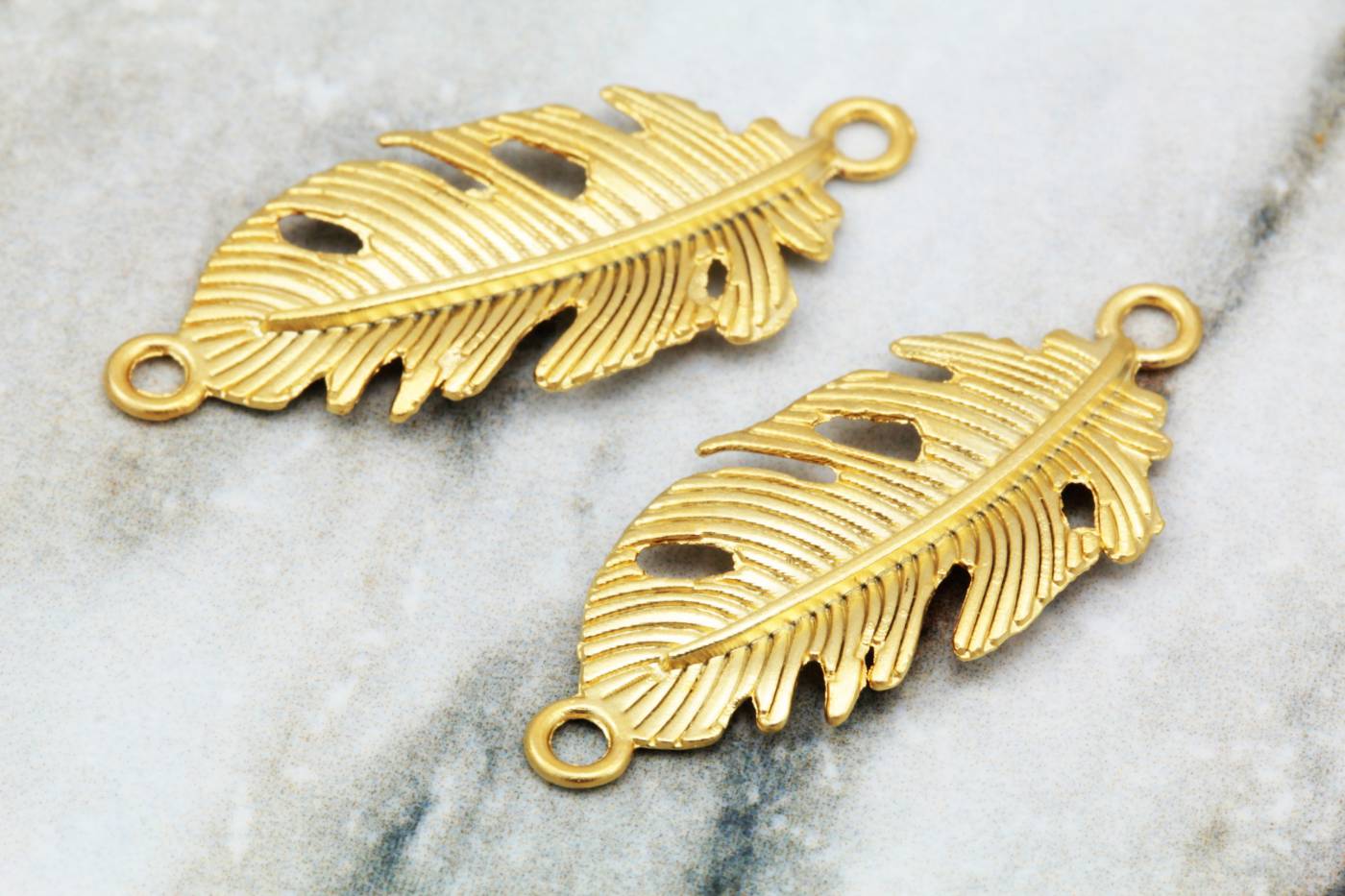 gold-metal-tiny-leaf-pendant-charms