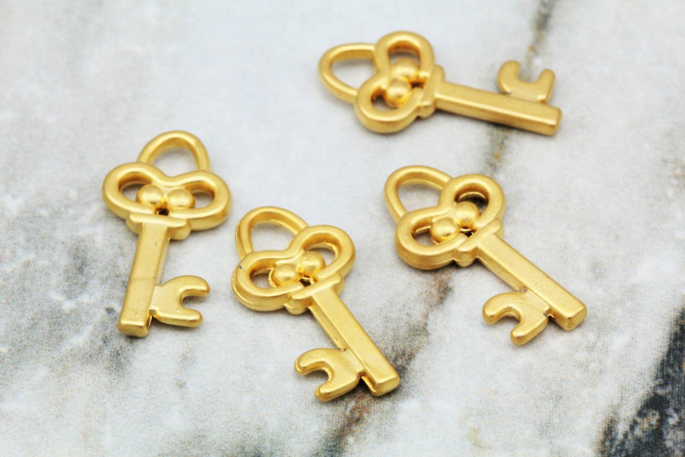 20mm Gold Key Pendants / GPY253 Pendants